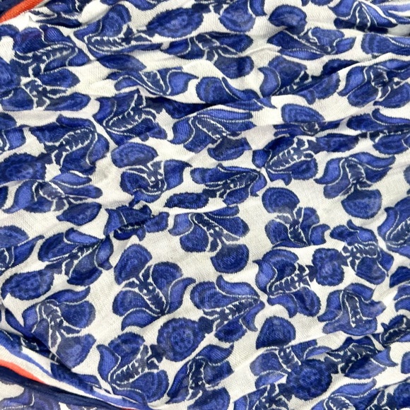 ✨RARE✨Vera Bradley Fringe Scarf Cobalt Tile Blue Floral - Picture 3 of 4